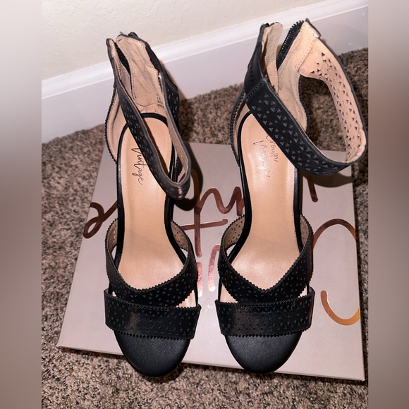 Crown Vintage Wedges - Picture 2 of 6